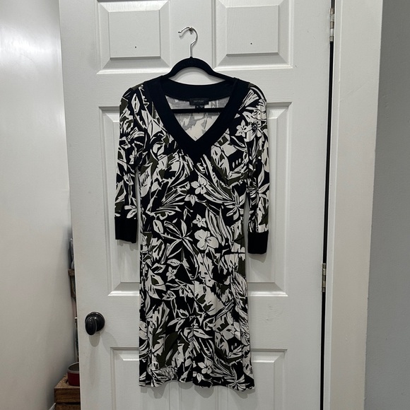 Karen Kane Monochrome Floral Long Sleeve Dress - Picture 1 of 5